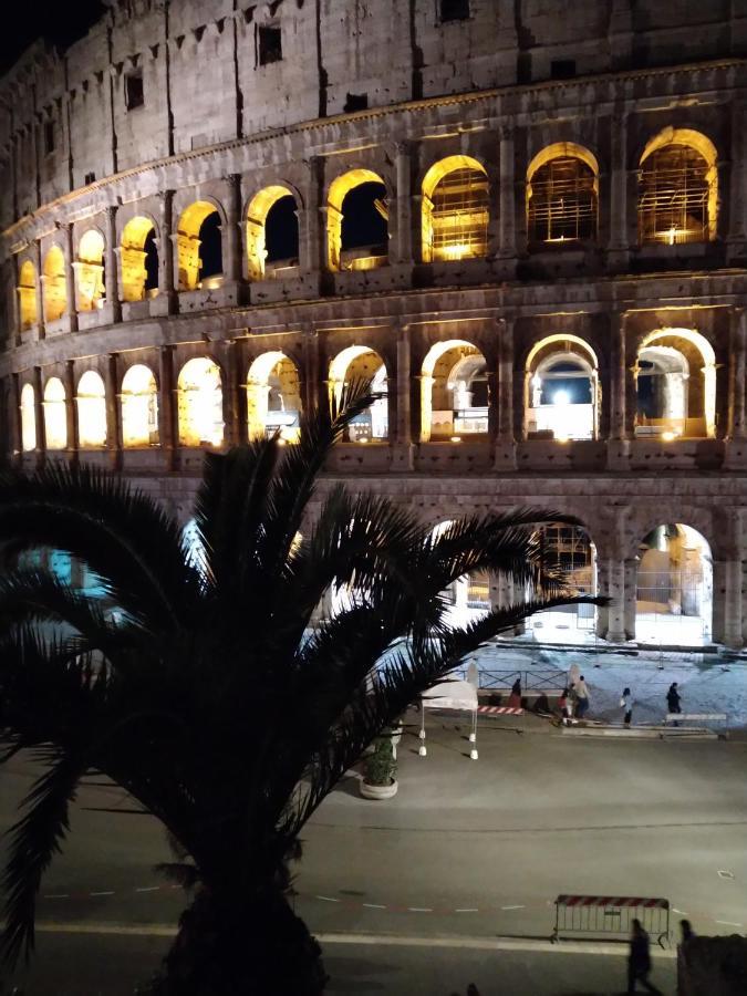 Teatime al Colosseo Roma Esterno foto